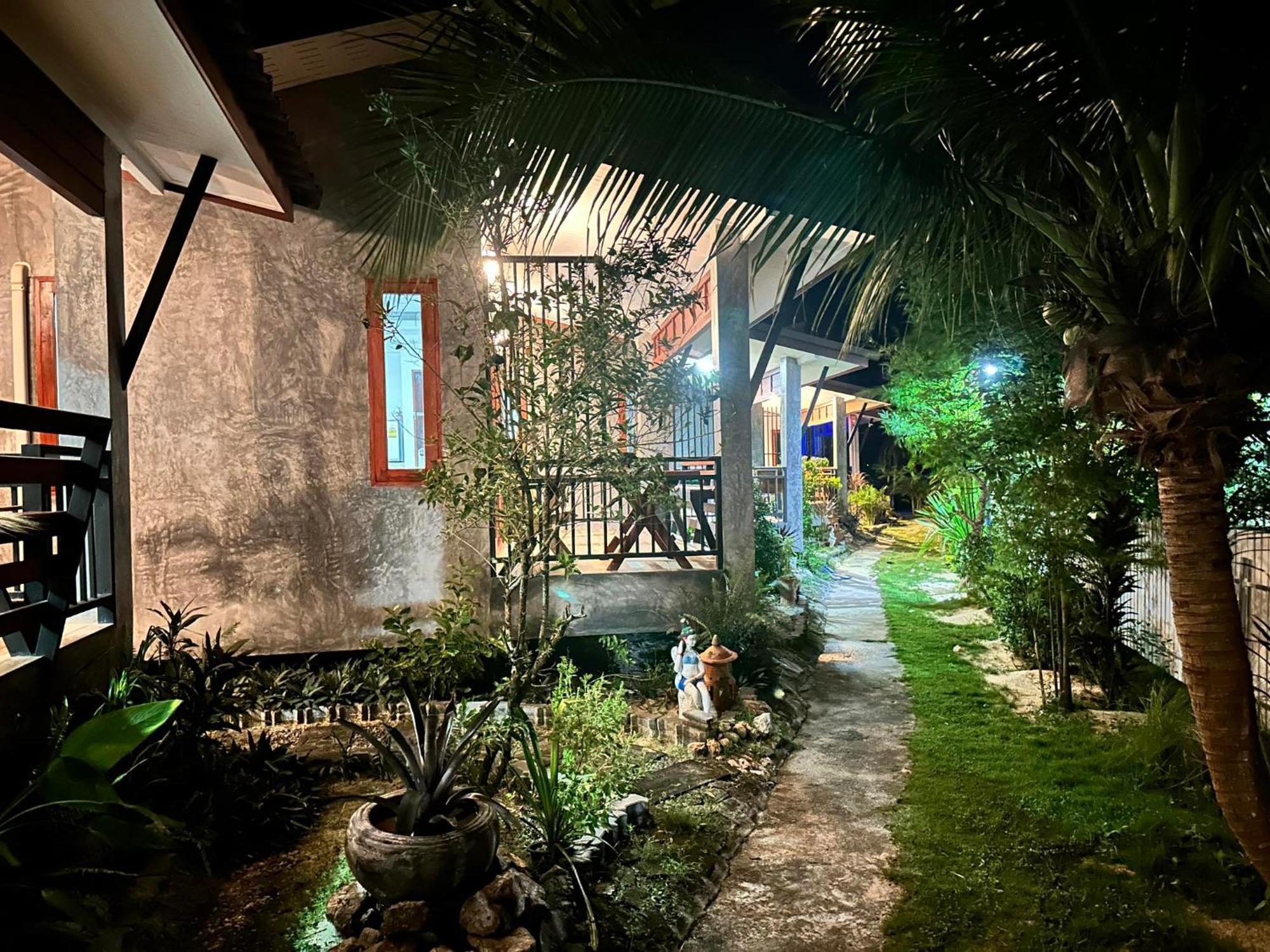 Ibiza Bungalows Haad Yao Esterno foto
