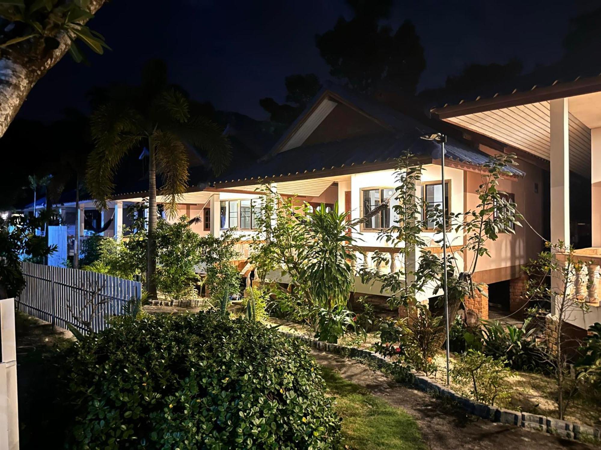 Ibiza Bungalows Haad Yao Esterno foto